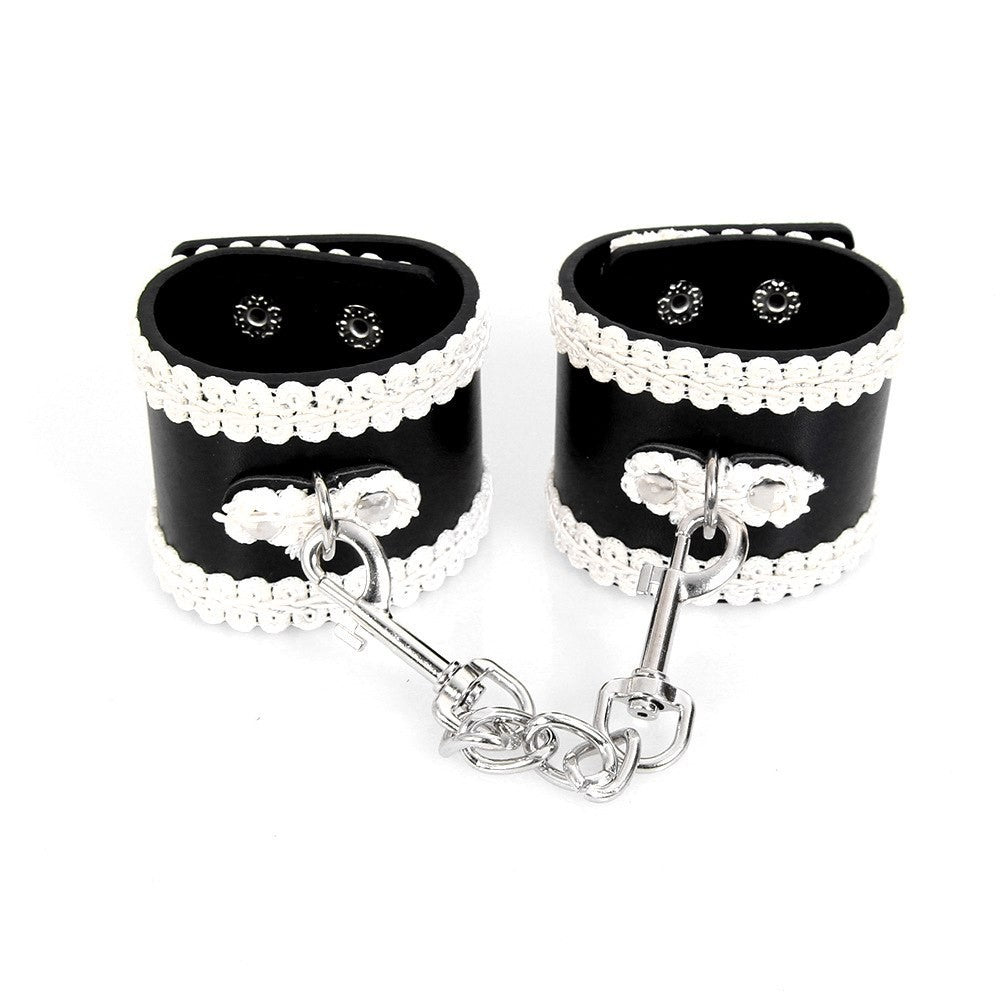 Gothic Desire - Manette con ricami in pizzo