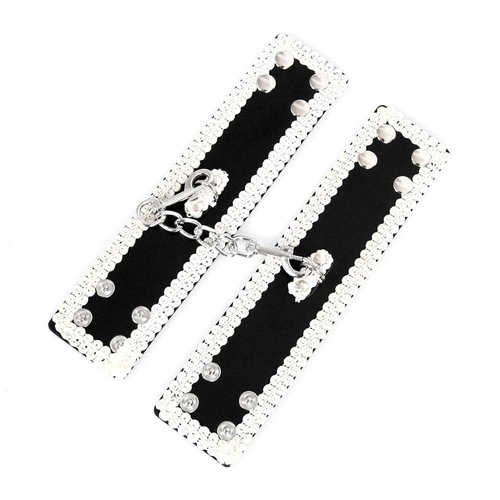 Gothic Desire - Manette con ricami in pizzo