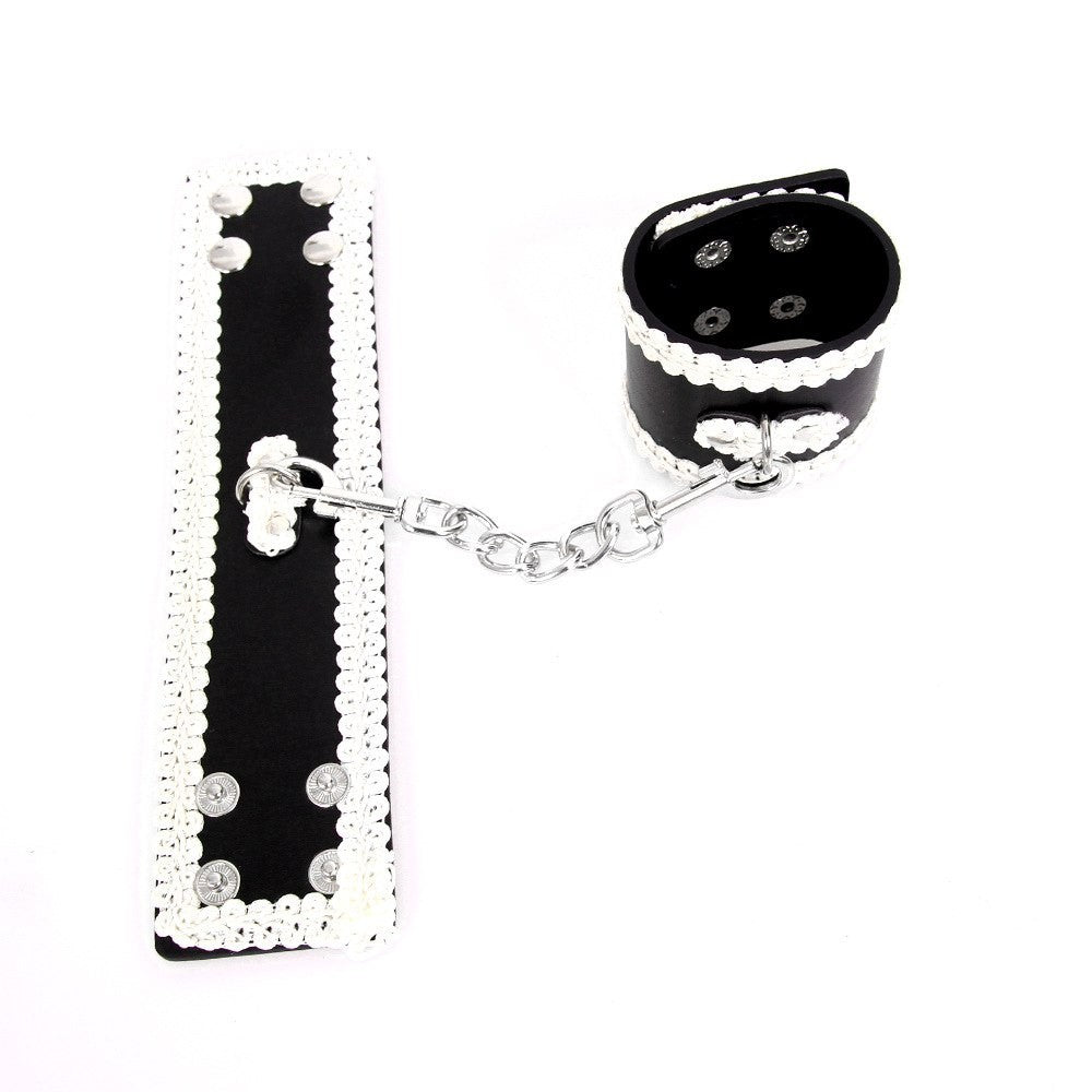 Gothic Desire - Manette con ricami in pizzo