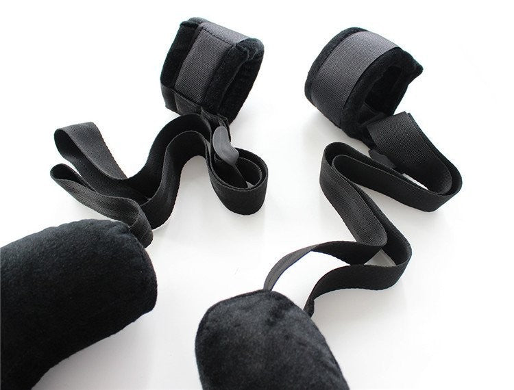 Bondcush - Cuscino con manette