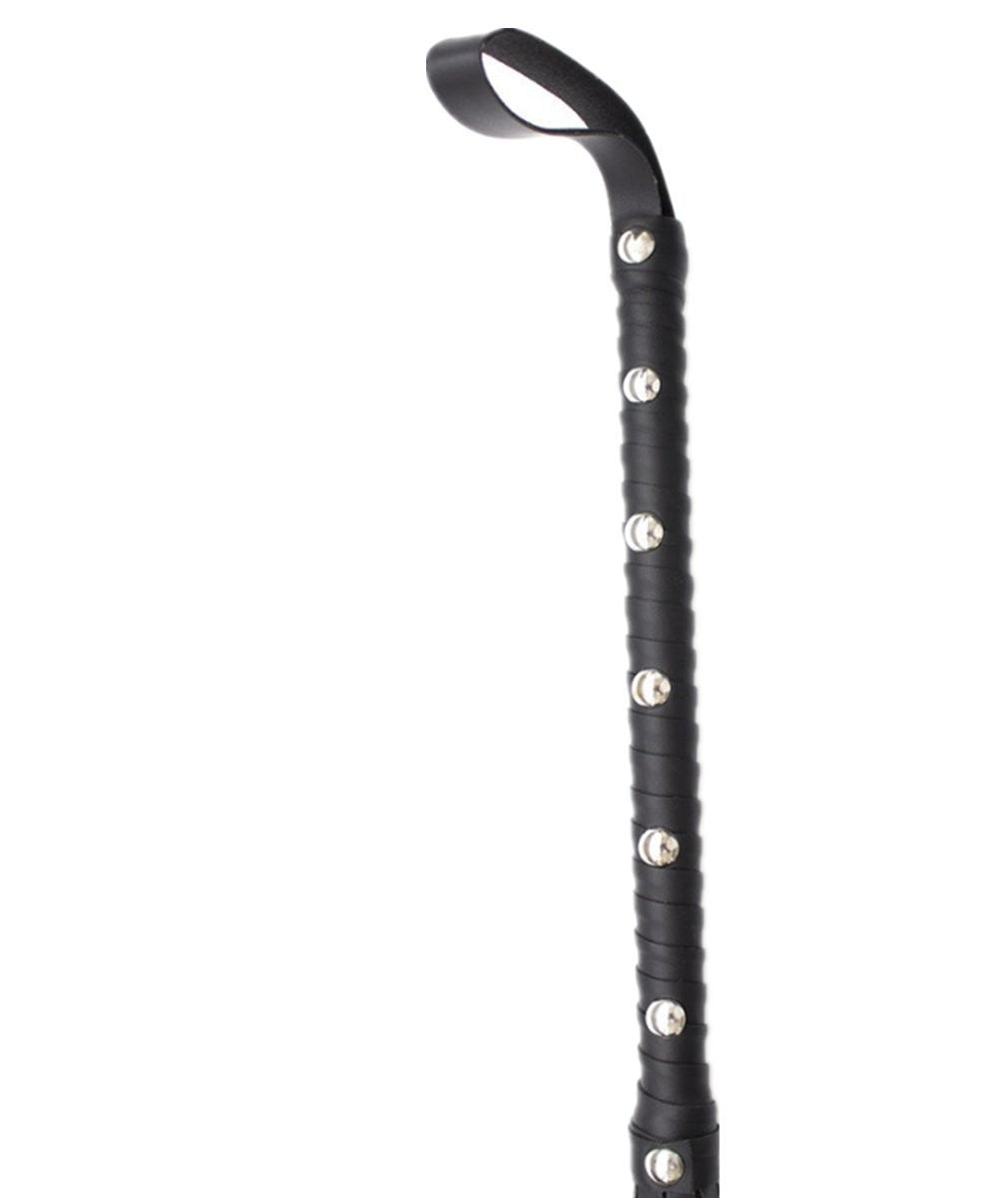 Frusta BDSM con rivetti borchie sul manico lungo